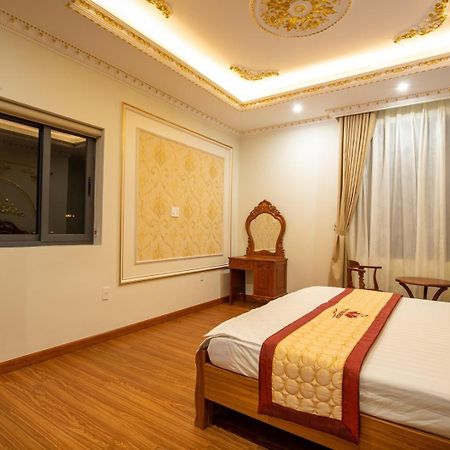 Tri Tam Hotel - Khach San Tri Tam Ben Luc Экстерьер фото