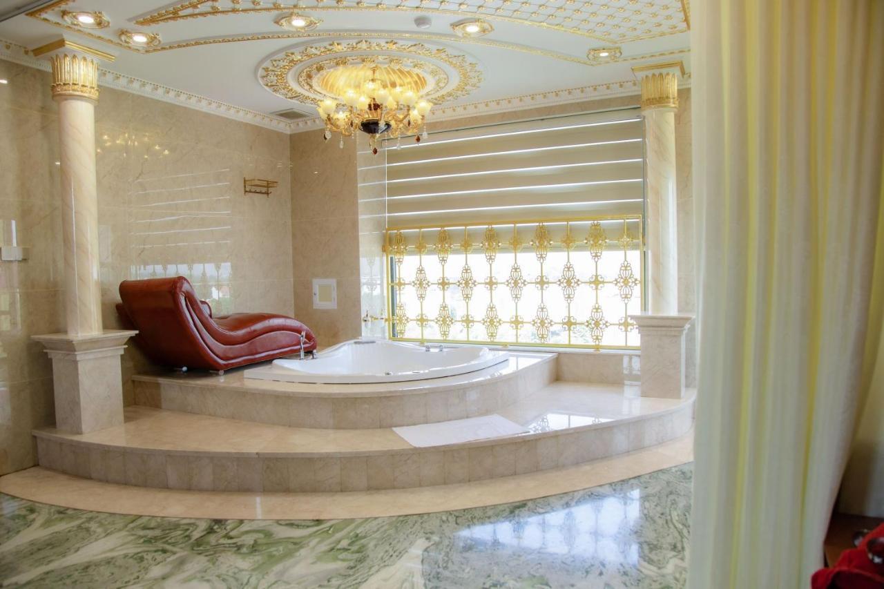 Tri Tam Hotel - Khach San Tri Tam Ben Luc Экстерьер фото
