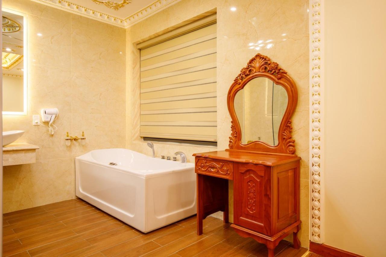 Tri Tam Hotel - Khach San Tri Tam Ben Luc Экстерьер фото