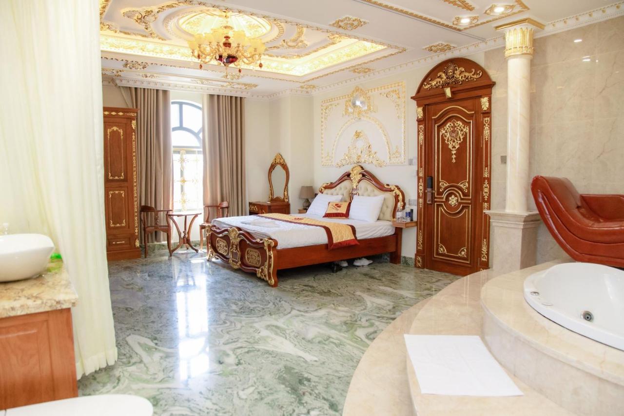 Tri Tam Hotel - Khach San Tri Tam Ben Luc Экстерьер фото