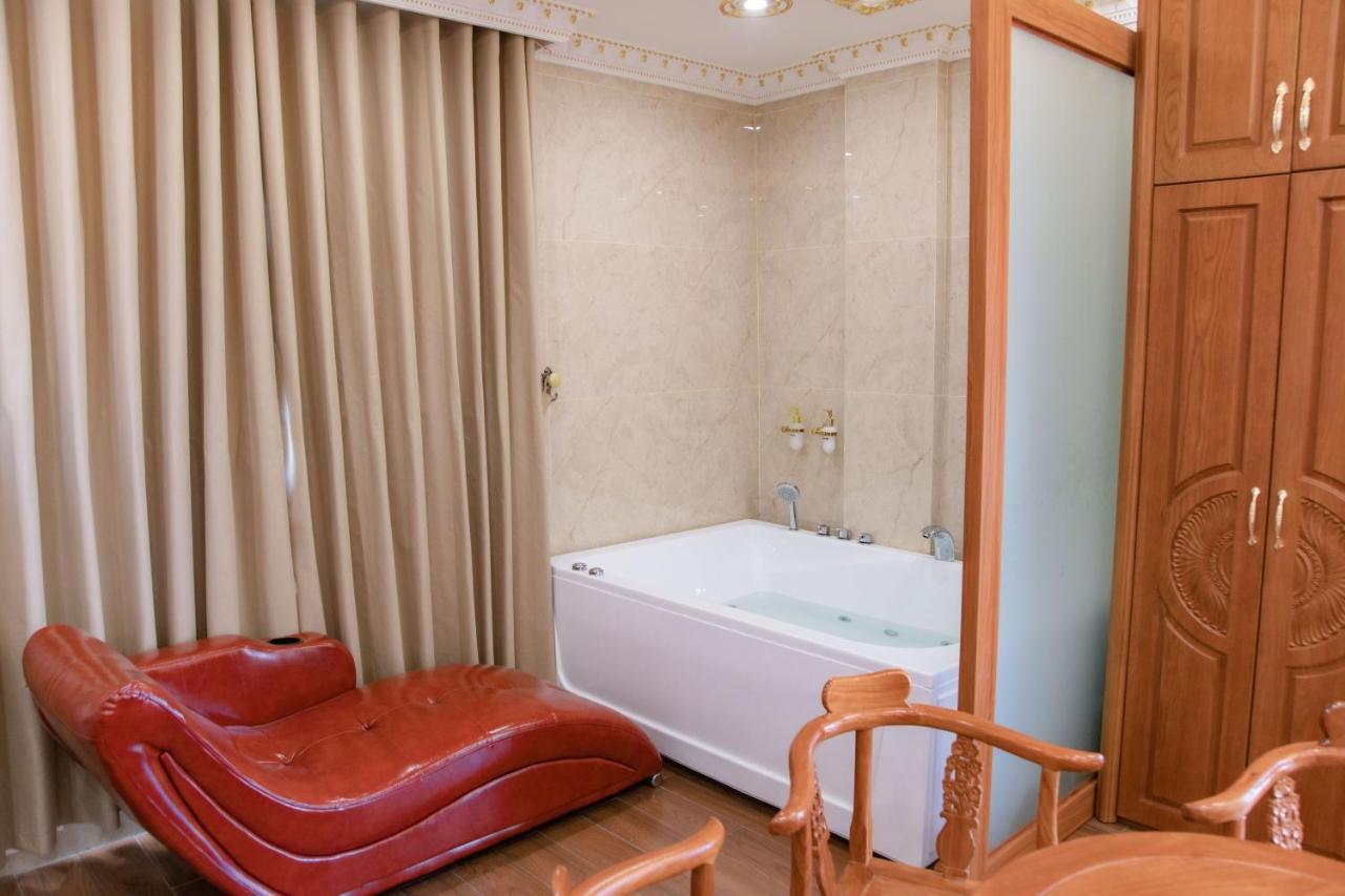 Tri Tam Hotel - Khach San Tri Tam Ben Luc Экстерьер фото